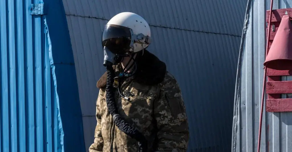 How Ukraine's undermanned air force counters Against Russian jets